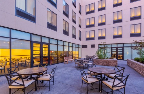 Fremont Apartment | Queen Studio Near Downtown | Breakfast + Pool Access!