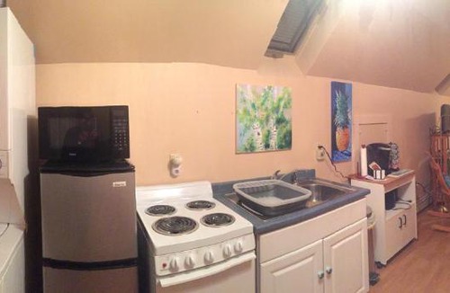 Boothbay Apartment | Queen studio, private entrance & free parking