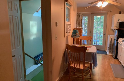 Boothbay Apartment | Queen studio, private entrance & free parking