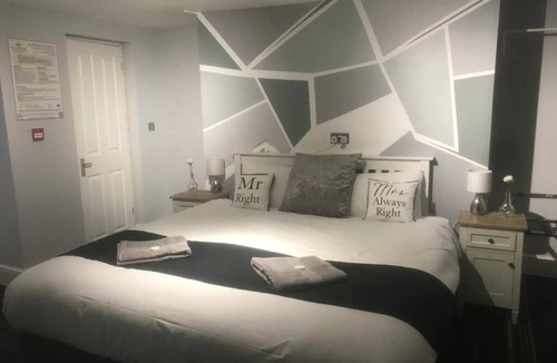 Cheetham Hill House | Queens Guesthouse Manchester