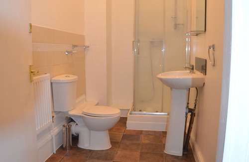 Cheetham Hill House | Queens Guesthouse Manchester