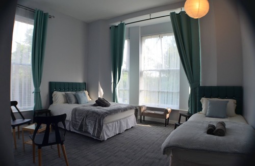 Cheetham Hill House | Queens Guesthouse Manchester