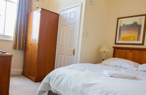 Harvington House | Queens Head Inn