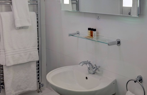 Nassington Hotel | Queens Head Inn