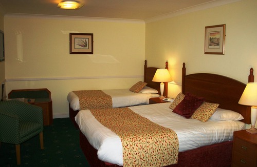 Nassington Hotel | Queens Head Inn