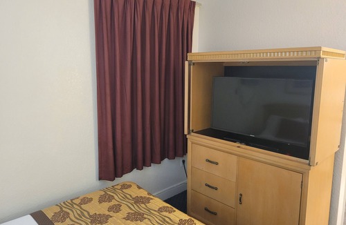 Old Northwood Historic District Hotel | Queens Lodge Motel