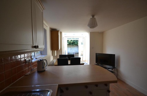 Kilburn Apartment | Queens Park Apartment