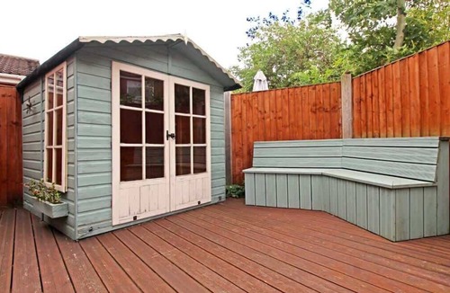 Hoole House | Queens Road - Spacious 4 bedroom home with parking