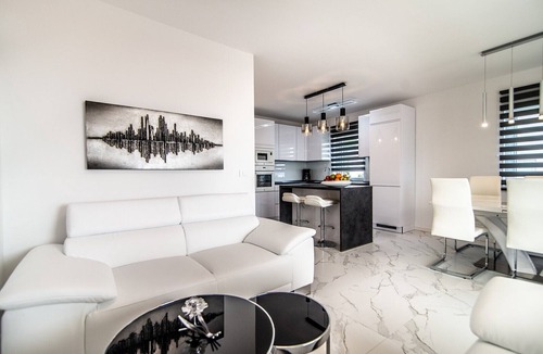 Klanfari Apartment | Queens with Seea View