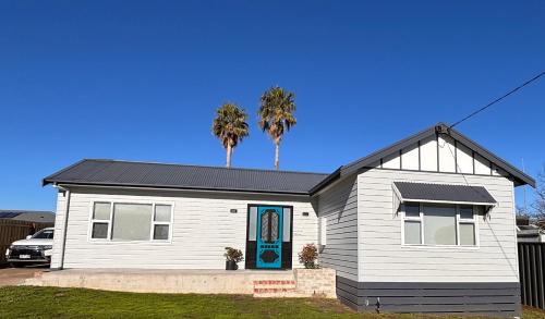 Portland House | Queensly Cottage