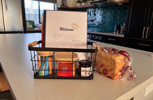 Portland House | Queensly Cottage