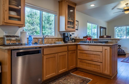 Paso Robles House | Quercus Acorn Cottage-Best Porch in Town Awaits Your Stay!