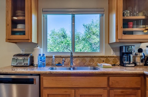 Paso Robles House | Quercus Acorn Cottage-Best Porch in Town Awaits Your Stay!