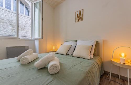 Roquecor Apartment | Quercy Blanc coeur de village parking facile