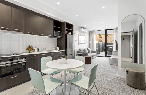 Soldiers Hill Apartment | Quest Ballarat Station