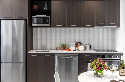 Soldiers Hill Apartment | Quest Ballarat Station