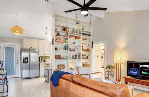 North University Condo | Quick Bike Ride to Central Austin from Quiet 1BD