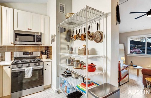 North University Condo | Quick Bike Ride to Central Austin from Quiet 1BD