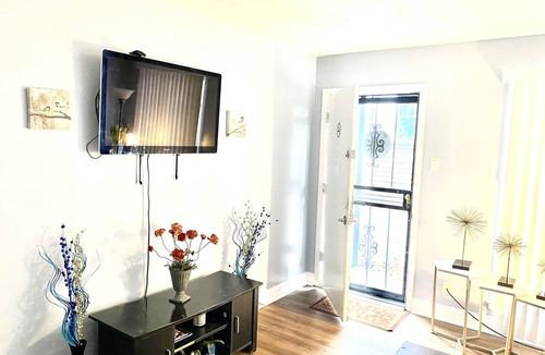 Crosstown Apartment | Quick getaway to Beale & downtown