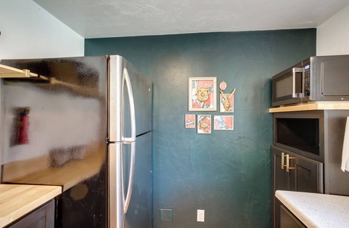 Latah Valley Apartment | Quick Hospital Commute! Spokane Apt w/Workspace