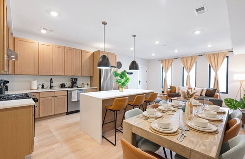 McGinley Square House | Quick PATH access to NYC Stylish 3BR Designer Home for Travelers & Family
