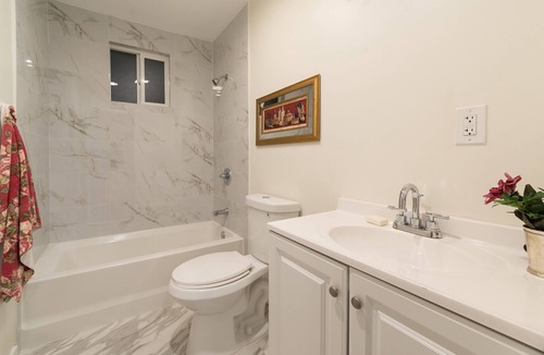 Oakland House | Quick stay near downtown