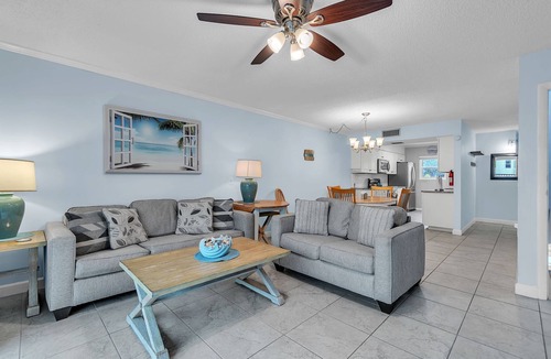 Indian Shores Villa | 🏖️Quick Walk to Beach🌴Bayview Villa 120🐬Shared Pool🌞Great Location