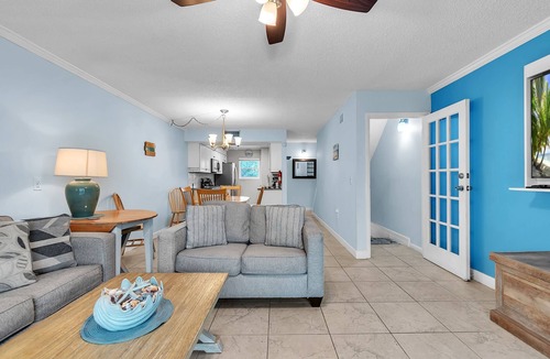 Indian Shores Villa | 🏖️Quick Walk to Beach🌴Bayview Villa 120🐬Shared Pool🌞Great Location