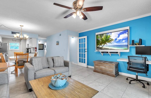 Indian Shores Villa | 🏖️Quick Walk to Beach🌴Bayview Villa 120🐬Shared Pool🌞Great Location