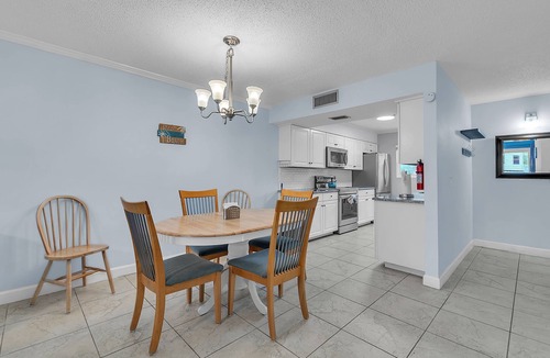 Indian Shores Villa | 🏖️Quick Walk to Beach🌴Bayview Villa 120🐬Shared Pool🌞Great Location
