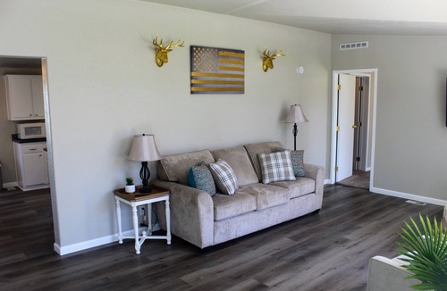 Umatilla House | Quick walk to Columbia River access