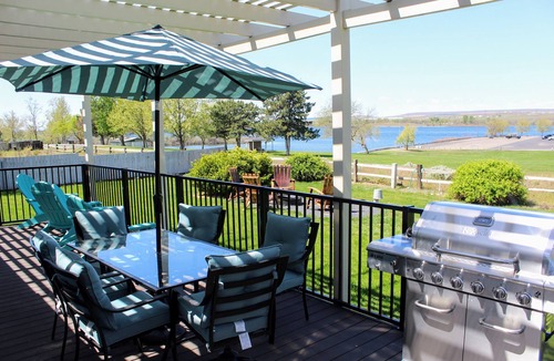 Umatilla House | Quick walk to Columbia River access