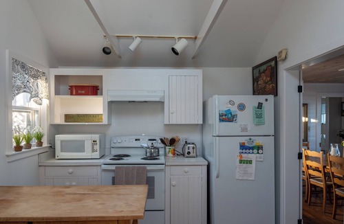 Quidnet House | Quidnet Waterfront with Private Beachfront. Magnificent Sunrise and sunsetsi