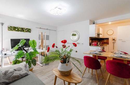 Saint-Cyprien Apartment | Quiet 1-bed with office space, Saint-Cyprien, 200m to metro