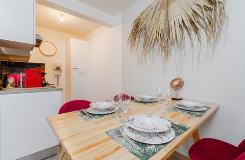 Saint-Cyprien Apartment | Quiet 1-bed with office space, Saint-Cyprien, 200m to metro