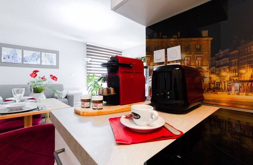 Saint-Cyprien Apartment | Quiet 1-bed with office space, Saint-Cyprien, 200m to metro