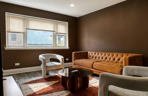 Lake View East Apartment | Quiet 1 Bedroom, 1 Free Parking, High Speed Wi-Fi