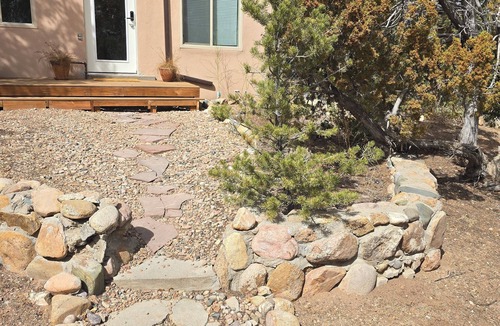 Vista Encantada Apartment | Quiet 1-bedroom apartment with private yard and mountain views in upscale area