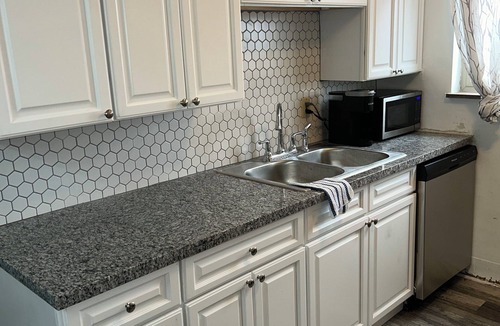 West Price Hill Apartment | Quiet 1 BR, Pet Friendly, 30+ Day Stay