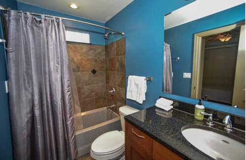 Grandview House | Quiet 1 BR with Full Kitchen and Huge Yard