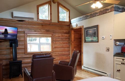 Enterprise Cabin | Quiet 1BR Cabin : Easy Access