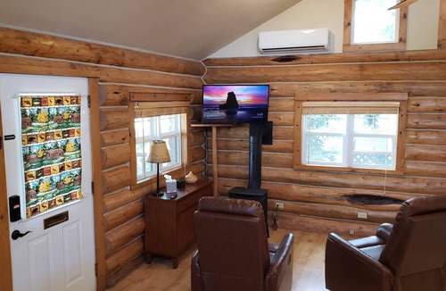 Enterprise Cabin | Quiet 1BR Cabin : Easy Access
