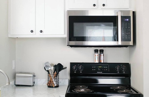 Montgomery Apartment | Quiet 1BR Escape | Cozy Retreat