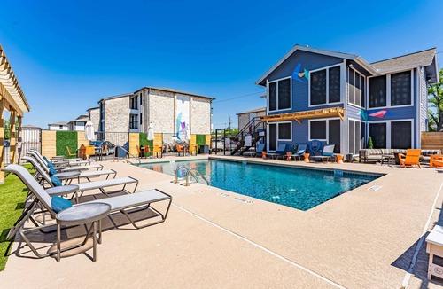 Brentwood Apartment | Quiet 1BR suite w/fast WiFi + king bed + pool