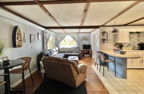 Neal Cabin | Quiet 2-bedroom cabin on Toronto Lake