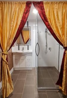 Tamborine Villa | Quiet 2 bedroom farm house