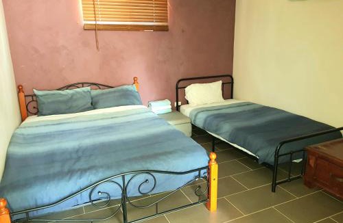 Tamborine Villa | Quiet 2 bedroom farm house