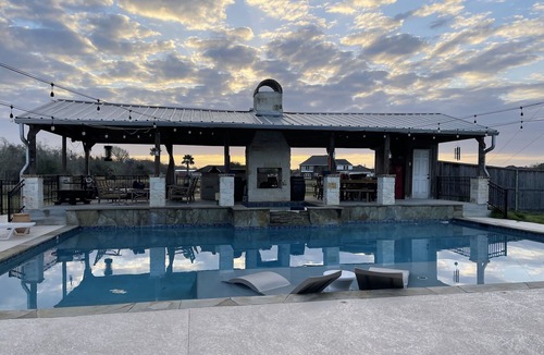 Beach City House | Quiet 2 Bedroom Guest Suite with backyard oasis.