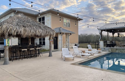 Beach City House | Quiet 2 Bedroom Guest Suite with backyard oasis.