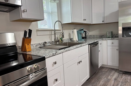 Prairie Grove House | Quiet 2-bedroom house with AC in charming Prairie Grove